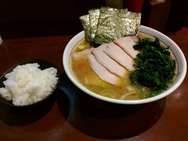 「チャーシュー麺(もも)＋ほうれん草増し、サービスライス」@らーめん飛粋の写真
