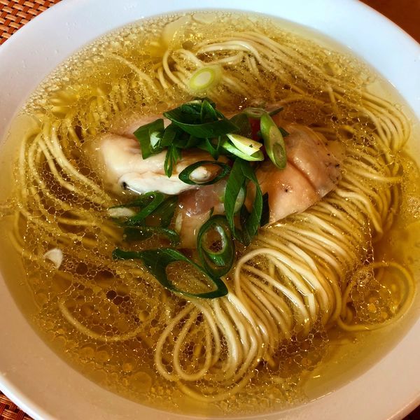 「鶏塩そば（鶏チャーシュー）」@柴崎亭の写真