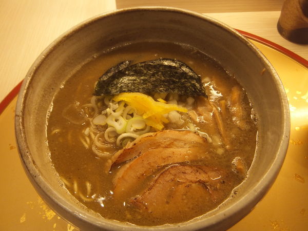 「濃厚煮干しそば(しょうゆ)820円＆白米(小)50円」@麺屋 音 柏店の写真