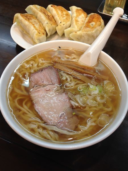 「手打らーめん 700円  餃子(五個入り)450円」@手打らーめん 玄の写真