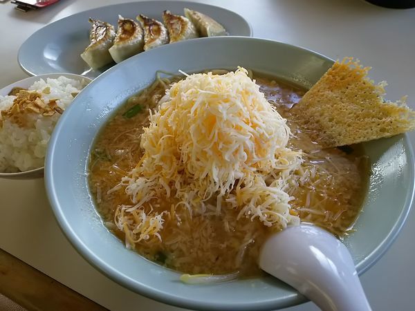 「チーズみそ　＋ガーリックライス：㋚　＋餃子：１０円券」@くるまやラーメン 松本渚店の写真