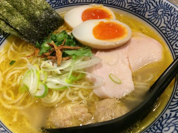 「比内地鶏白湯そば(全部のせ)980円」@濃厚鶏そば 麺屋武一 新橋本店の写真