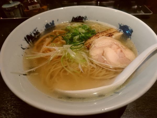 「鶏そば(並盛・140g)730円」@自家製麺 鶏そば 三歩一の写真