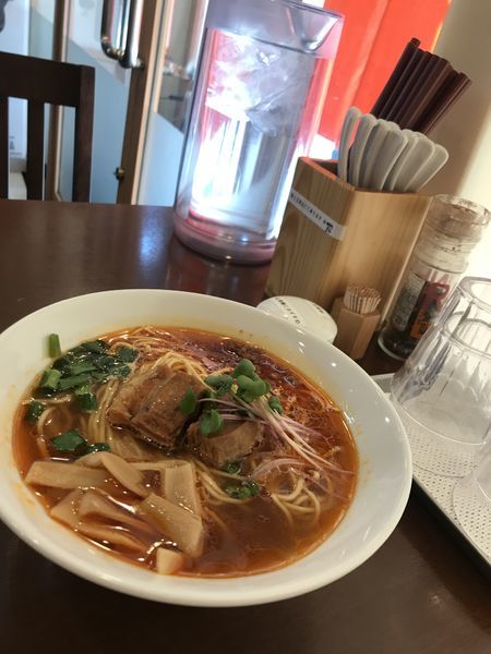 「紅華麺、パクチーをかいわれ大根に変更(780円)」@角煮酢豚麺 ゆきふじの写真