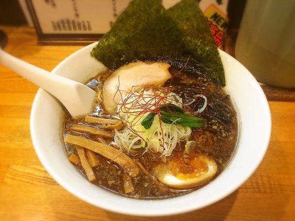 「バリ黒ラーメン」@らーめん岡崎 鶴ヶ島店の写真