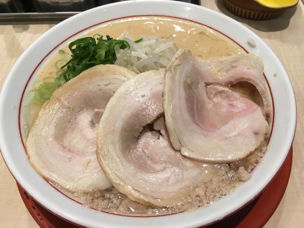「チャーシューメン ¥680 麺カタアブラマシマシ」@替玉千里眼 志木店の写真