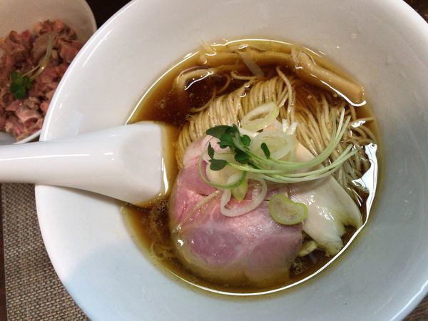 「醤油蕎麦＋替玉＋肉飯」@神保町黒須の写真