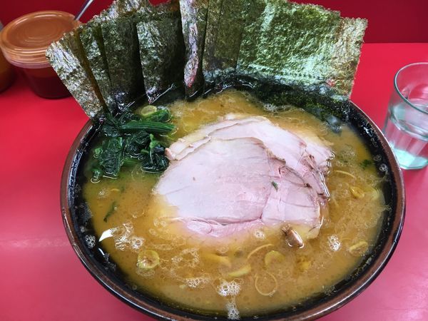 「大盛りチャーシュー麺 海苔」@ラーメン杉田家の写真