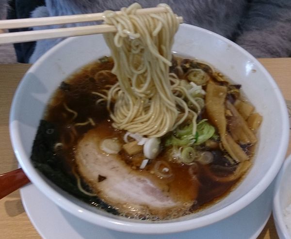 「醤油らぁ麺(750円)」@らぁ麺食堂 吉凛の写真