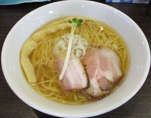 「塩ラーメン　680円」@かしわぎの写真