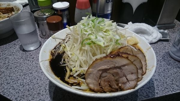 「味噌・大盛・豚増し(ヤサイアブラマシ)￥１１３０」@ラーメン宮郎の写真