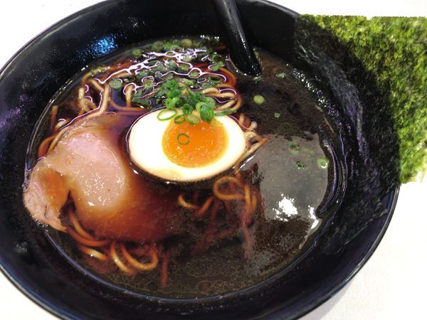 「荒節醤油ラーメン～黒360円（税別）」@はま寿司 二本松安達店の写真