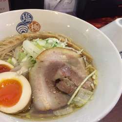 塩ラーメン琥珀 大人の燻製味玉928円