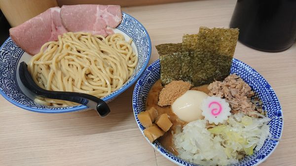 「つけめん(あつもり・中盛)+特製トッピング」@狼煙 大宮店の写真