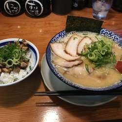 豚骨チャーシューラーメン