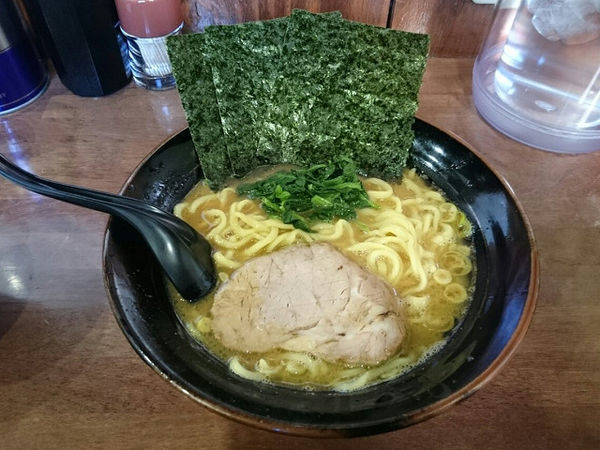 「ラーメン（並）」@横浜家系 まるに家の写真