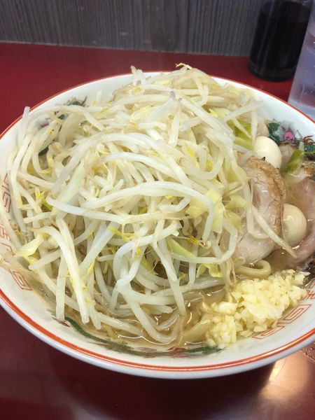 「ラーメン、ウズラ、ニンニク増し」@ジラフの写真