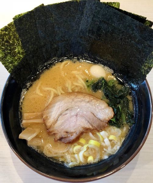 「醤油豚骨ラーメン 並 (780円) のり (100円)」@ゴル家 伊勢佐木モール店の写真