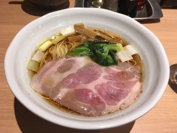 「鶏だし醤油らーめん」@麺処 景虎 新越谷ヴァリエ店の写真