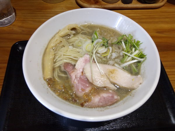 「塩煮干しそば」@つけめん・らーめん・煮干そば 金狼の写真