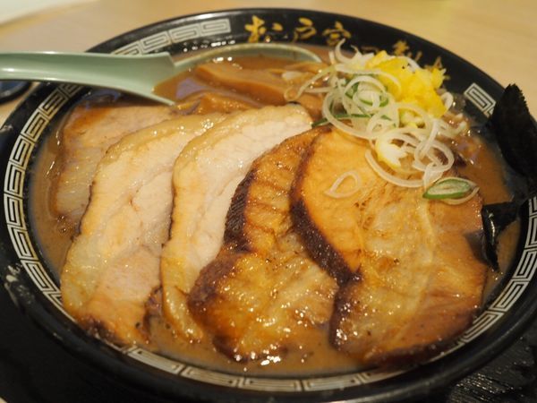 「濃厚チャーシューそば」@松戸富田製麺 三井アウトレットパーク木更津店の写真