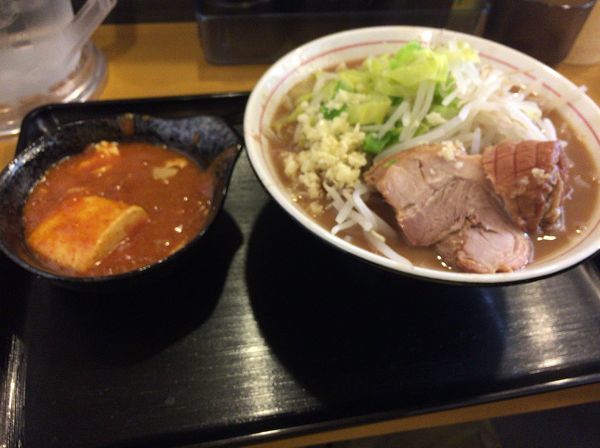 「フュージョン（800円）マーボー別皿ニンニク」@火の豚 東武動物公園店の写真