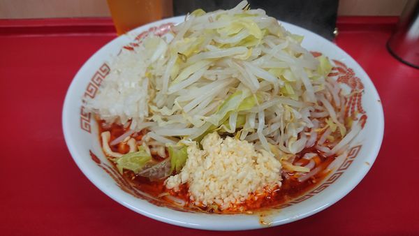 「辛ラーメン ニンニク豚１枚玉ねぎ」@らーめん 武丸の写真