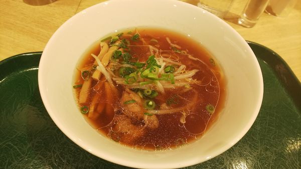 「T's朝醤油らーめん」@T’sたんたん 東京駅京葉ストリート店の写真