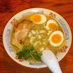 背脂煮干しそば 780円＋味玉