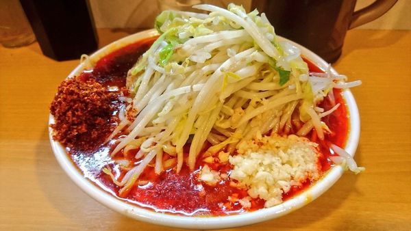 「辛麺(ヤサイ少なめ･ニンニク・ホアジャオ)+コレ･豚増し」@豚星。の写真