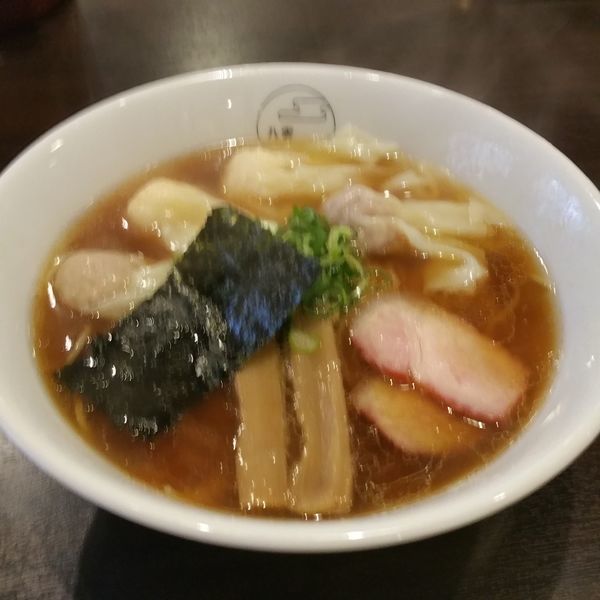 「特製ワンタン麺  黒だし（ハーフ・肉、エビ・２ケずつ）」@八雲の写真