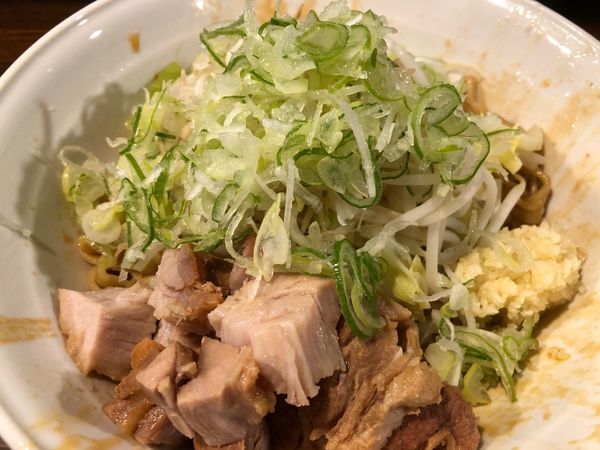 「油そば（醤油）＋ネギ＋ニンニク」@ちばから 渋谷道玄坂店の写真