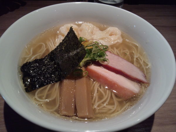 「白旨わんたん麺ハーフ？」@中華soba いそべの写真