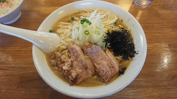 「煮干そば 白醤油 750円 + 明太マヨご飯 150円」@中村屋総本山の写真