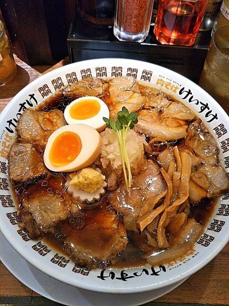 「肉そば醤油 味玉入り 890円」@NEW OLD STYLE 肉そば けいすけの写真