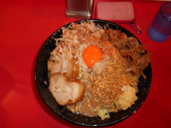 「まぜそば(大盛500g)+鳥ほぐし」@麺屋 桐龍の写真