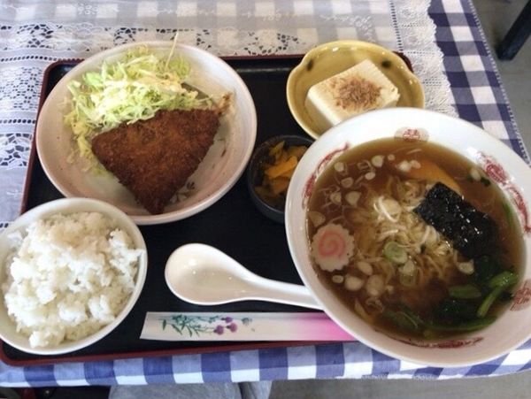 「ラーメンランチ600円アジフライ」@支那そば屋 蓬莱苑の写真