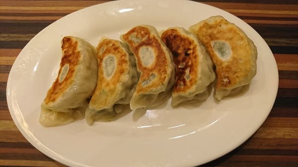 「焼き餃子（５個）　４５０円＋消費税」@王記酒家の写真