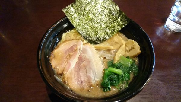 「豚骨醤油『背脂を添えて』　850円」@麺屋 いいづかの写真