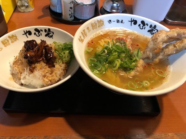 「豚天？ラーメン・チャーご飯」@やぶ家 元町店の写真