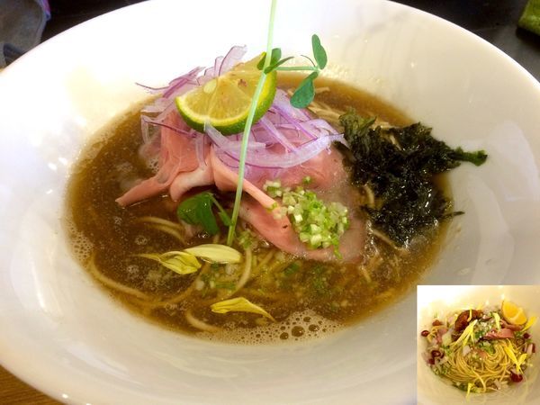 「金煮干しそば（800円）＋トムヤム玉（250円）」@麺's キッチン RIRIの写真