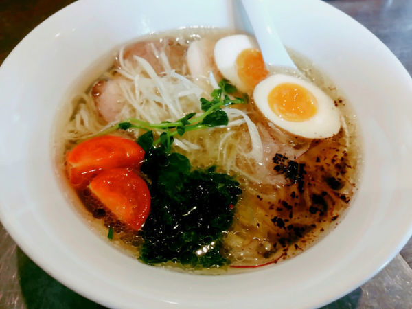 「味玉塩旨味出汁ソバ1000円」@ソラノイロ ARTISAN NOODLESの写真