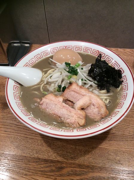 「濃厚煮干しそば+味玉」@煮干中華そば専門 煮干丸の写真