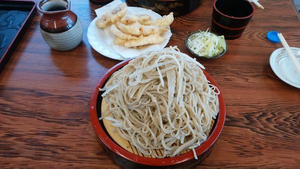「大根蕎麦大盛＋イカの天ぷら」@日の本家の写真