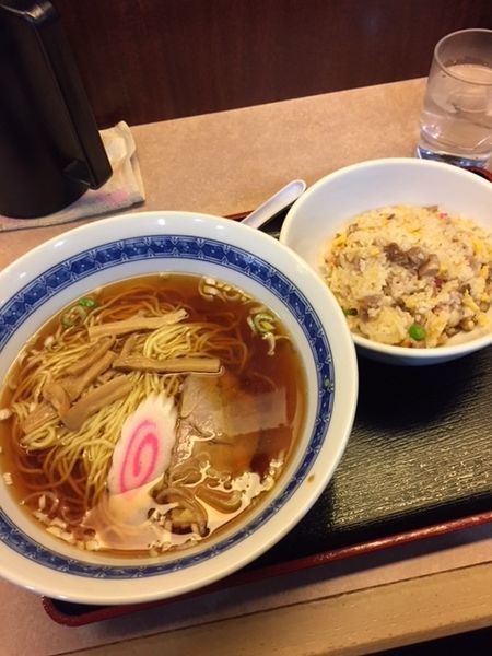 「正油らーめん＋半炒飯セット　650円」@中華食堂 萬里 本店の写真