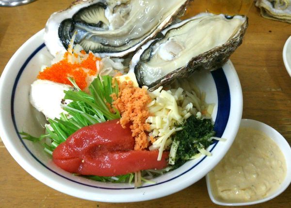 「【限定如月】活殻牡蠣 和え蕎麦S 殻牡蠣2個＋α　2000円」@MENYA 食い味の道有楽の写真