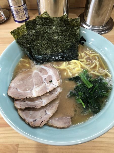 「チャーシュー麺中盛、硬め濃いめ」@横浜家系 志田家の写真