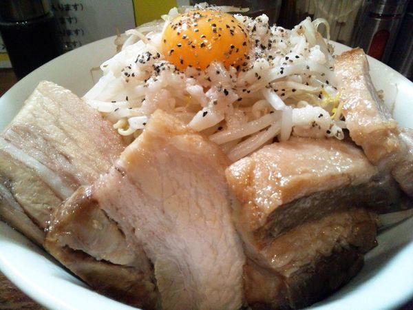 「肉増しまぜそば塩・大盛・全マシ（1.000円）」@麺処 MAZERUの写真