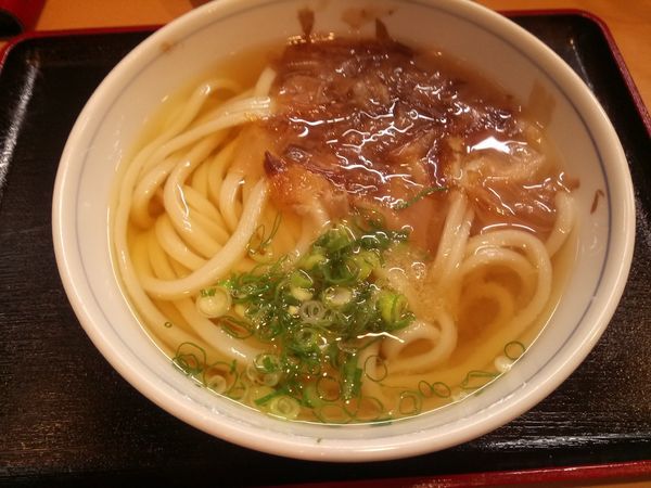 「かけ550円と讃岐おでん大根170円」@手打ちうどん寺屋の写真