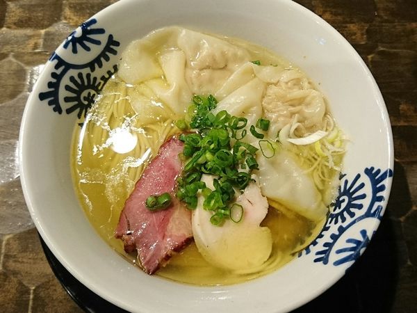 「【限定】雲呑塩そば」@特級鶏蕎麦 龍介の写真